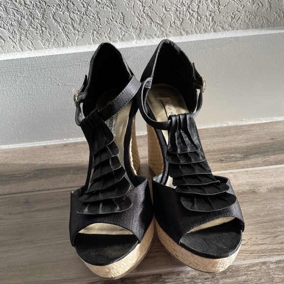 Steve Madden P Valour Open Toe Black Ruffle Wedge Sandals Size 10M - Picture 3 of 5